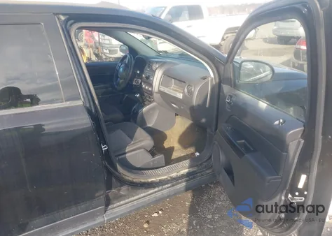 2016 Jeep Compass Sport z USA, uszkodzony, nr VIN 1C4NJDBB4GD778426